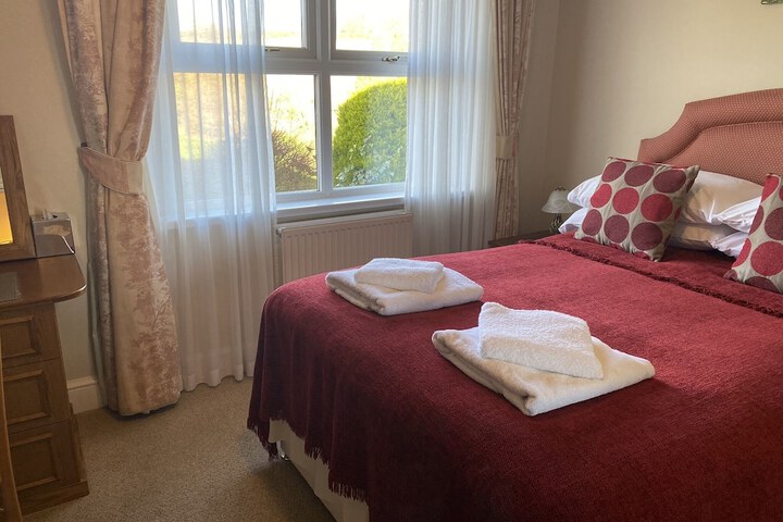 Room 4 of 33
