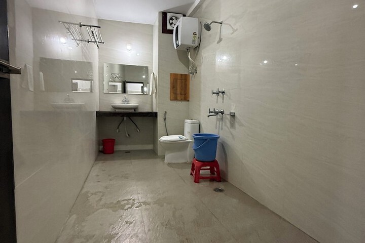 Room 27 of 29