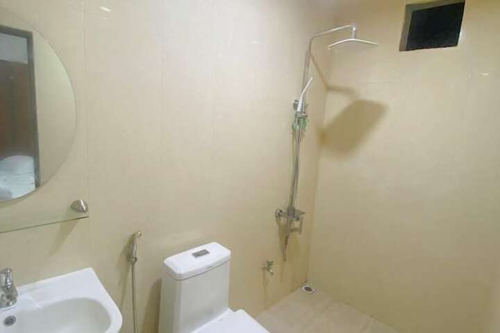 Room 9 of 16