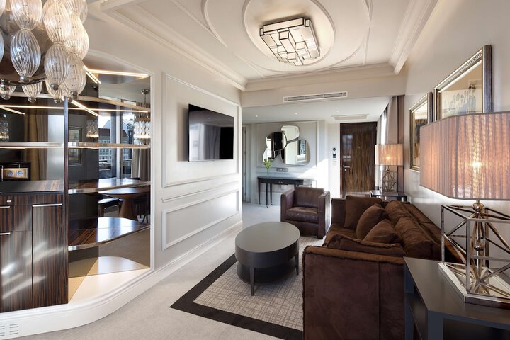 Room 22 of 53