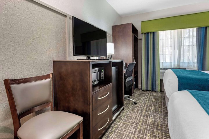 2 Queen Beds (4 of 11)