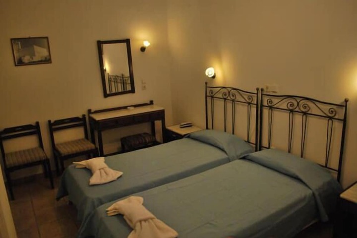 Room 11 of 33