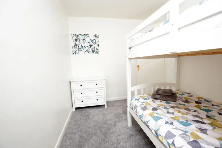 Room 6 of 17