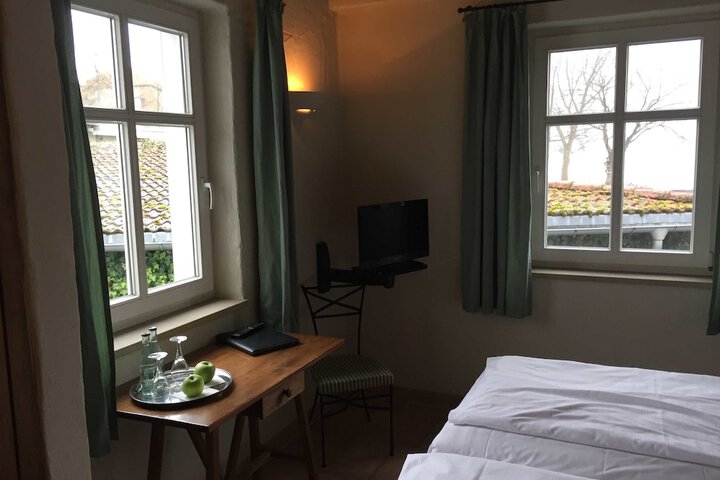 Room 28 of 43