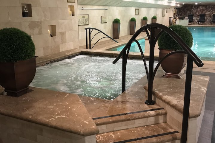 Indoor spa tub