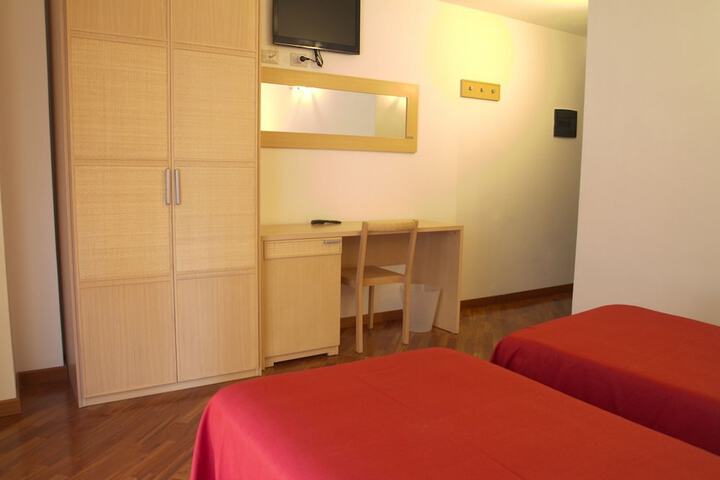 Room 6 of 14