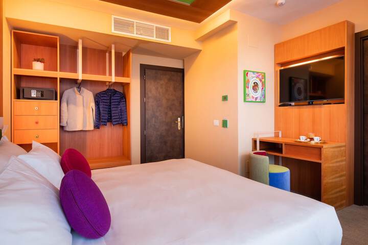 Room 22 of 153