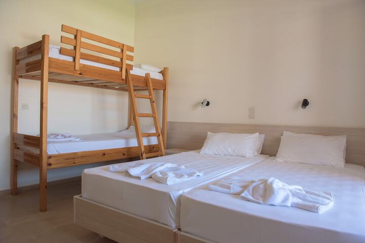 Room 6 of 27