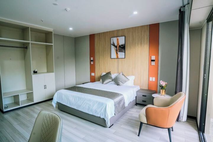 Room 13 of 32