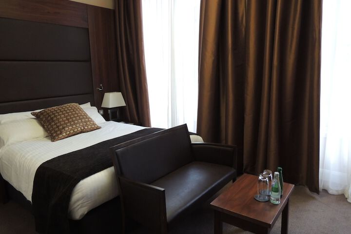 Room 8 of 31