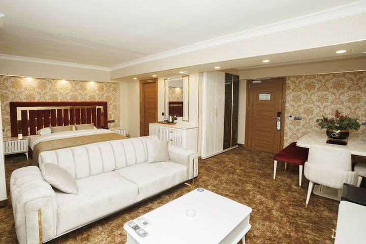 Room 8 of 37