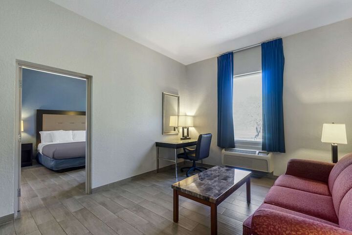 Room 17 of 33