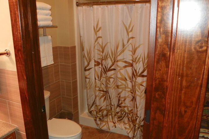 Room 5 of 18