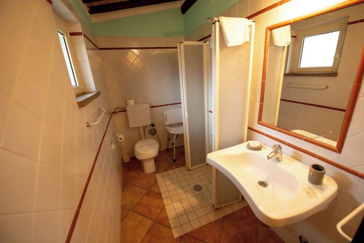 Room 15 of 34