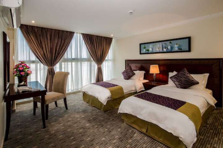 Room 8 of 28