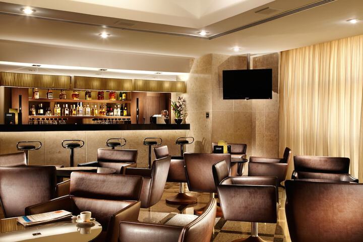 Lounge 44 of 60