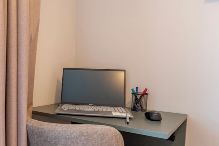 Room 5 of 38