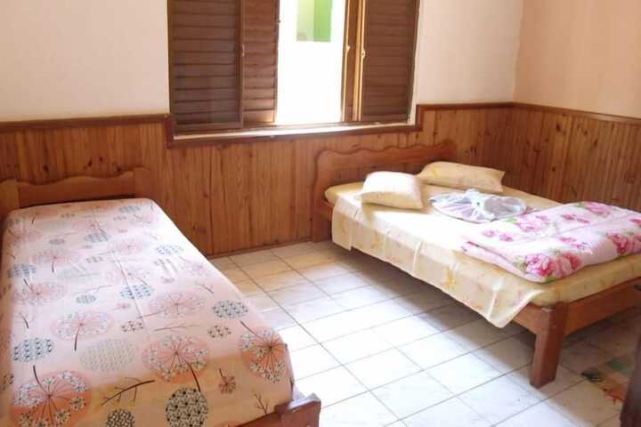 Room 4 of 32