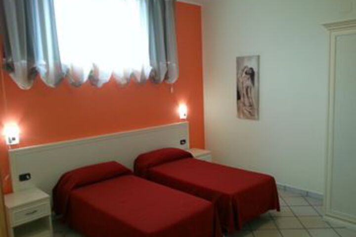 Room 8 of 17