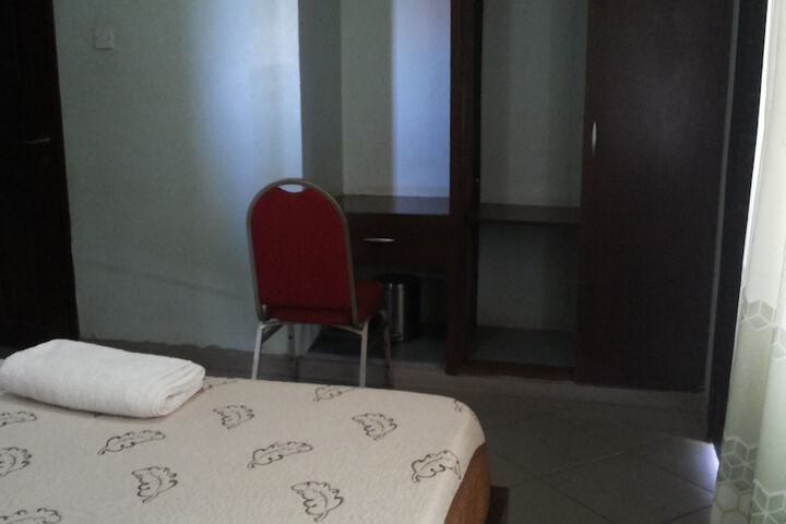 Room 13 of 42