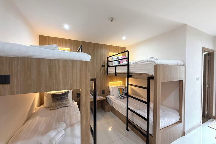 Room 16 of 40