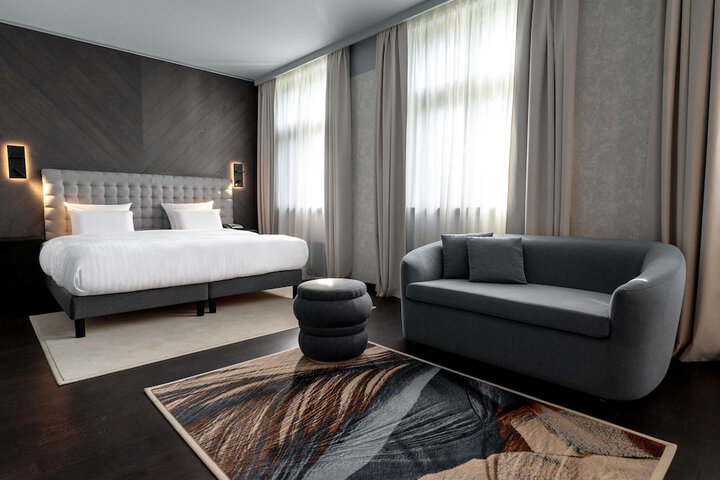 Room 45 of 253
