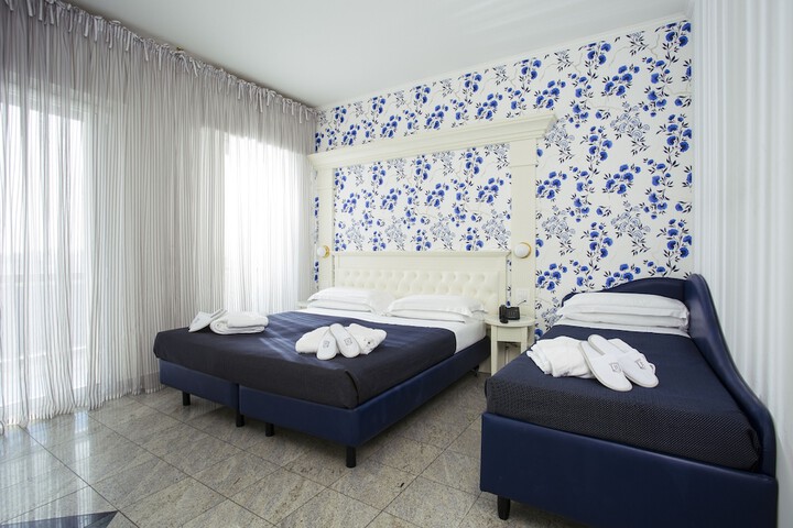 Room 12 of 111