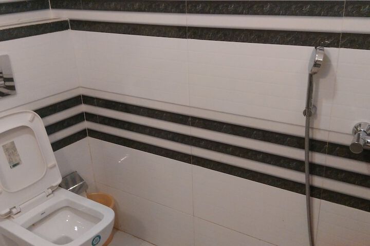 Room 12 of 32