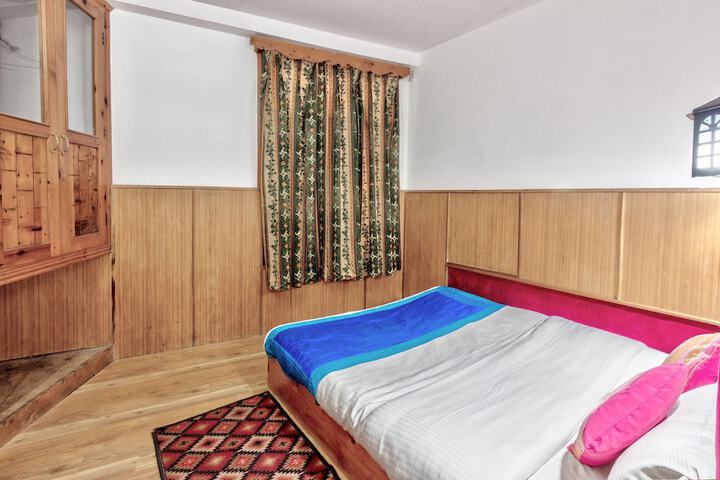Room 11 of 20