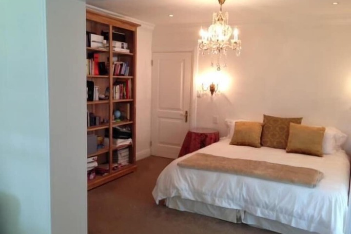 Room 6 of 28