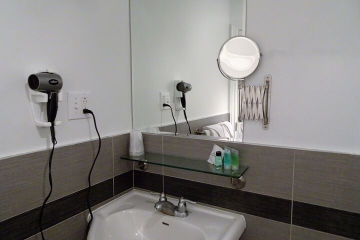 Room 50 of 62