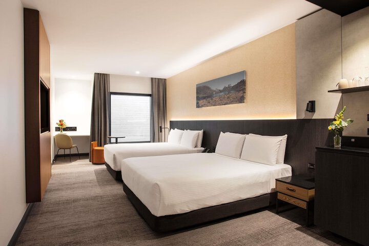 Room 52 of 172