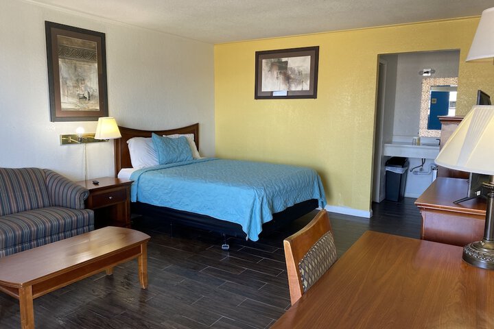 Room 4 of 23