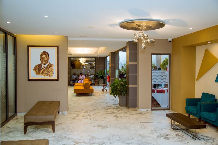 Entrance & Lobby