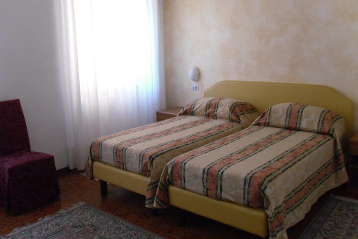 Room 9 of 59