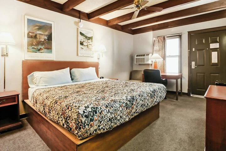 Room 4 of 39