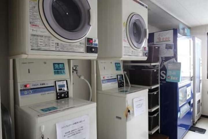Laundry 16 of 32