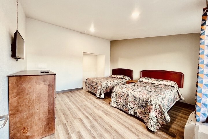 Standard Double Room (4 of 5)