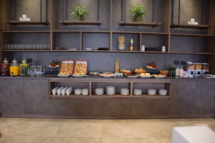 Dining 14 of 19