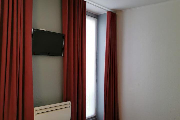 Room 11 of 24