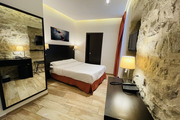 Room 17 of 52