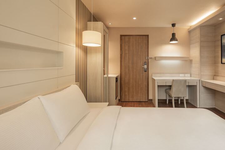 Room 27 of 38