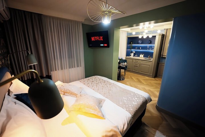 Room 2 of 32