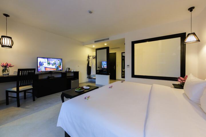 Room 10 of 80