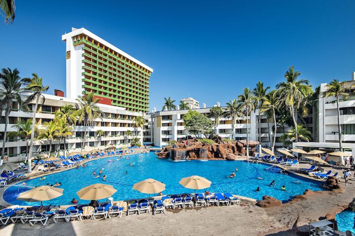 Hotel Pool