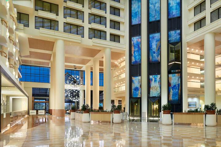 Lobby lounge