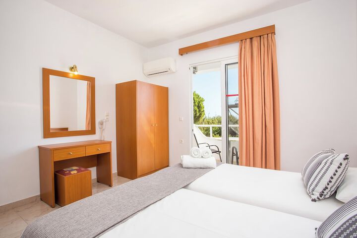 Room 7 of 28