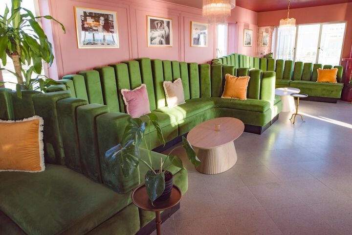 Lounge 138 of 178