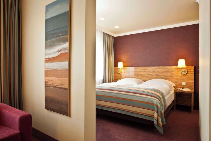 Room 5 of 48