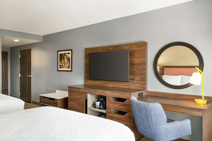 2 Queen Beds Hearing Accessible (14 of 14)